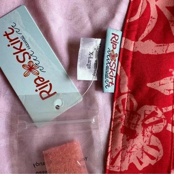 RipSkirt Hawaii Mini NWT Pink Red Color Hibiscus Floral Adjustable Waist XL - Picture 3 of 4